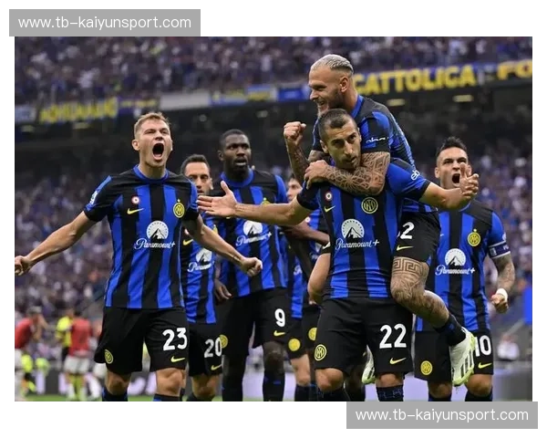 蓝黑荣耀与西西里粉红的博弈：梅阿查球场下的绿茵史诗